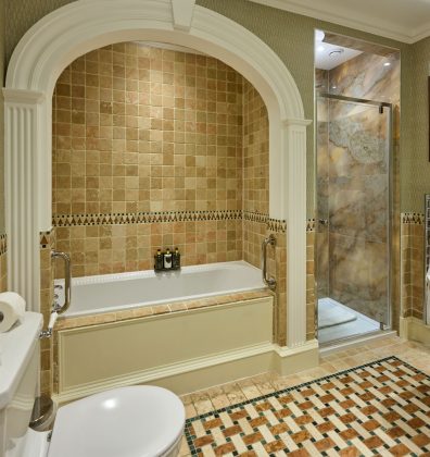 Deluxe Bathroom